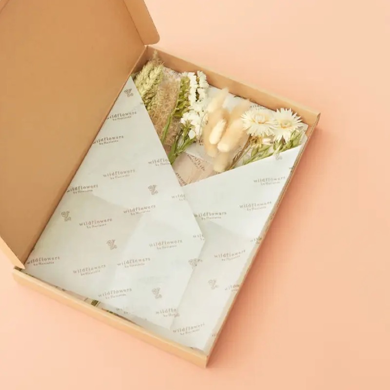Trockenblumen im Briefkasten - Naturfarben