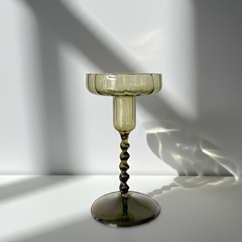 Kerzenständer aus Glas – mit gedrehtem Stiel