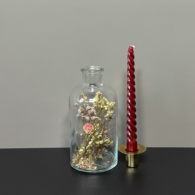 Glas mit Trockenblumen (Kerzenständer)