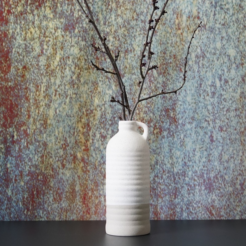 Vase aus Porzellan mit Griff (18cm)