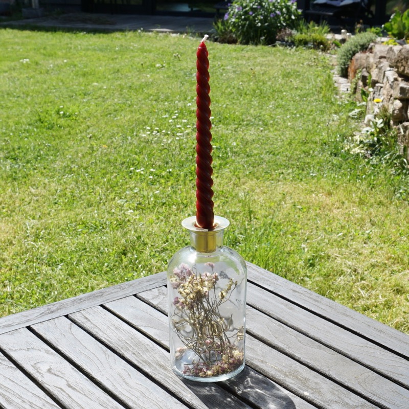 Glas mit Trockenblumen (Kerzenständer)