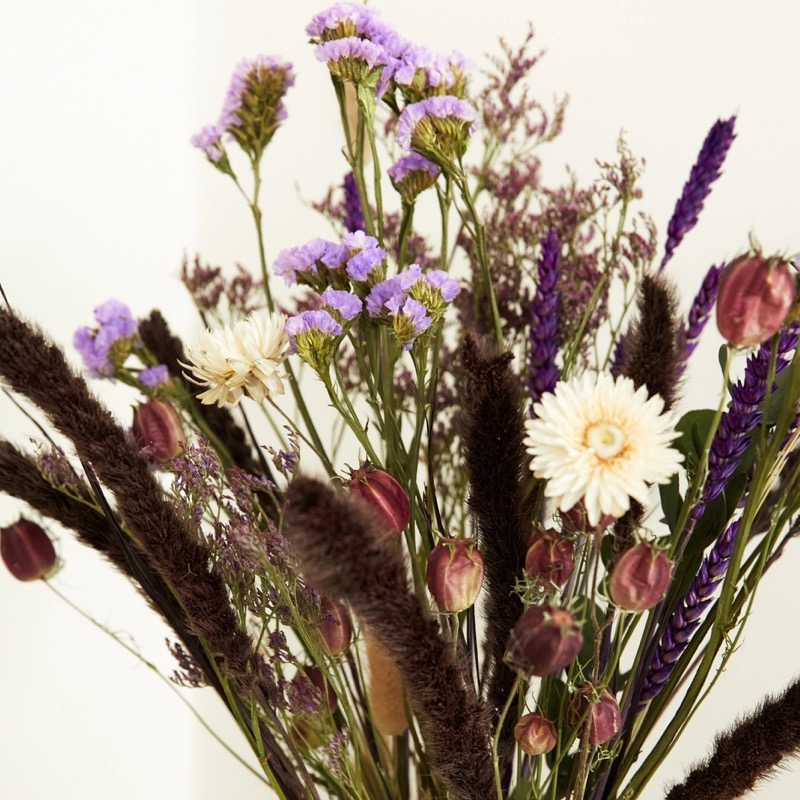 Strauß aus Trockenblumen - Feldstrauß violett