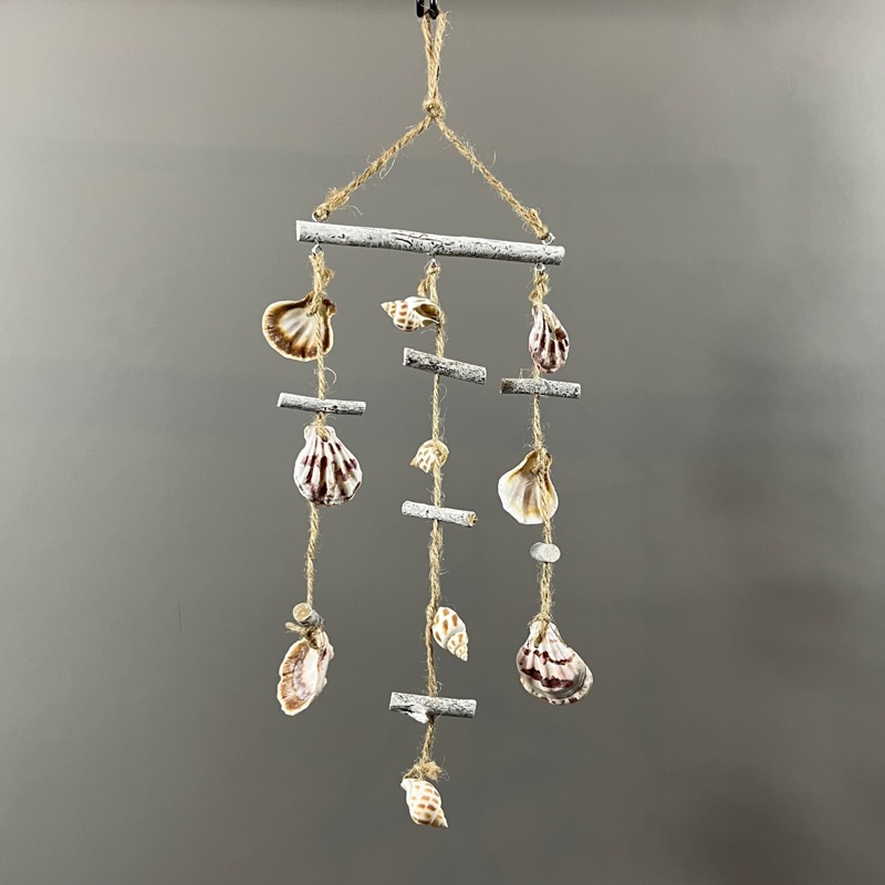 Muschelhänger mit Treibholz