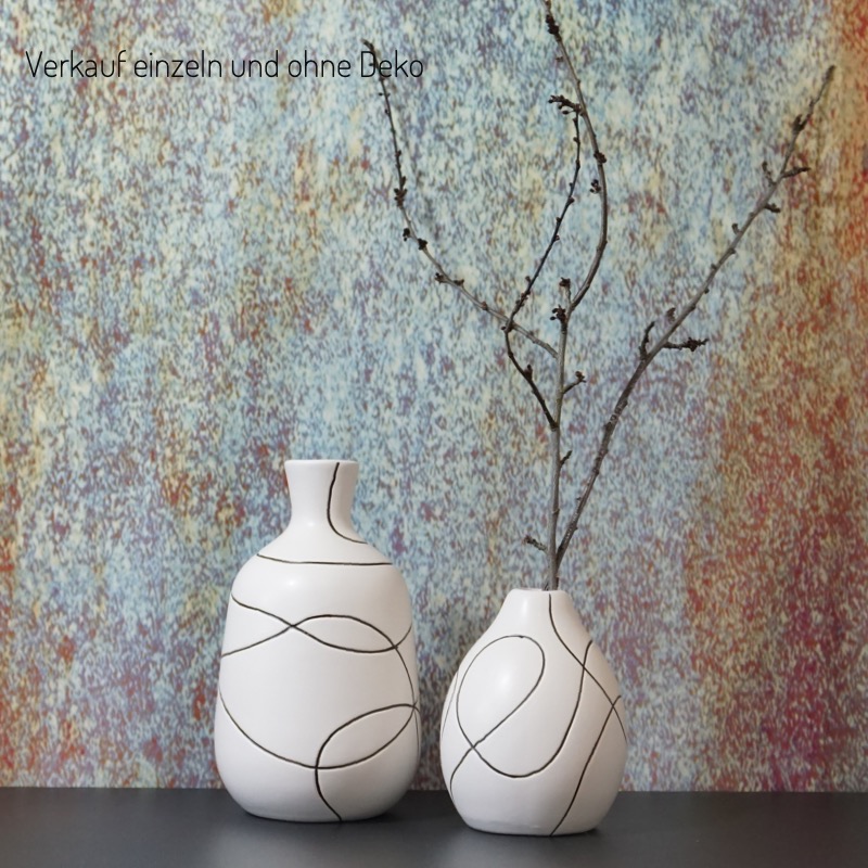Vase aus Keramik mit feinen Linien (19cm)