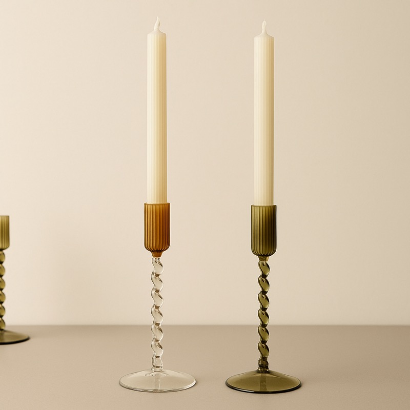 Glas-Kerzenhalterset mit gedrehtem Stiel