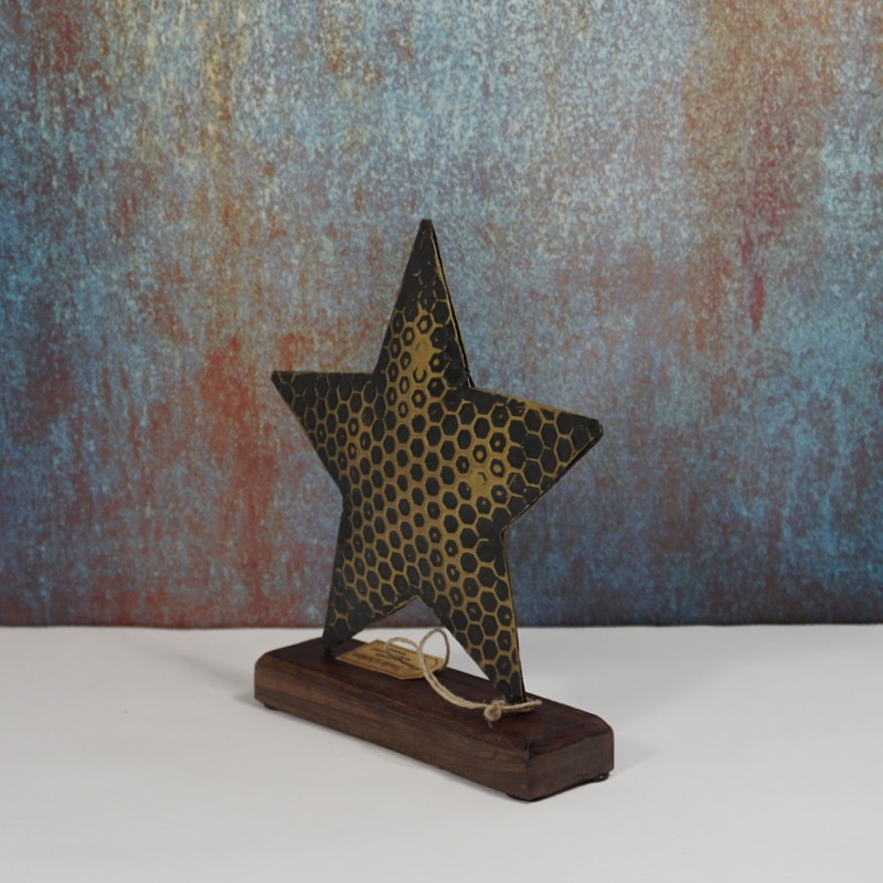 schwarz-goldfarbener Stern auf Holzsockel (22cm)