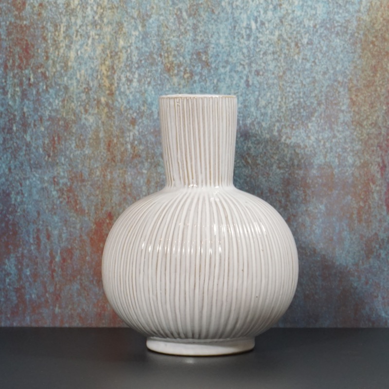 weiße Vase aus Keramik (21cm)