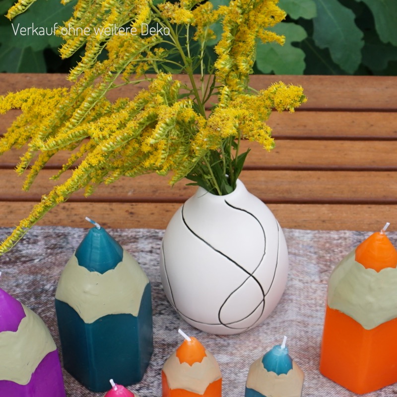 Vase aus Keramik mit feinen Linien (12cm)